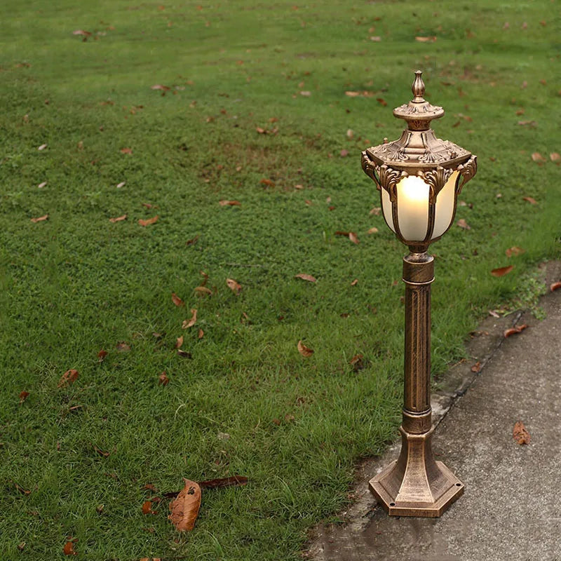 Waterproof outdoor lamp for garden and pathway lighting - vue 4 sur 10