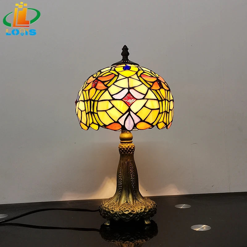 Tiffany style table lamp for decorative indoor lighting