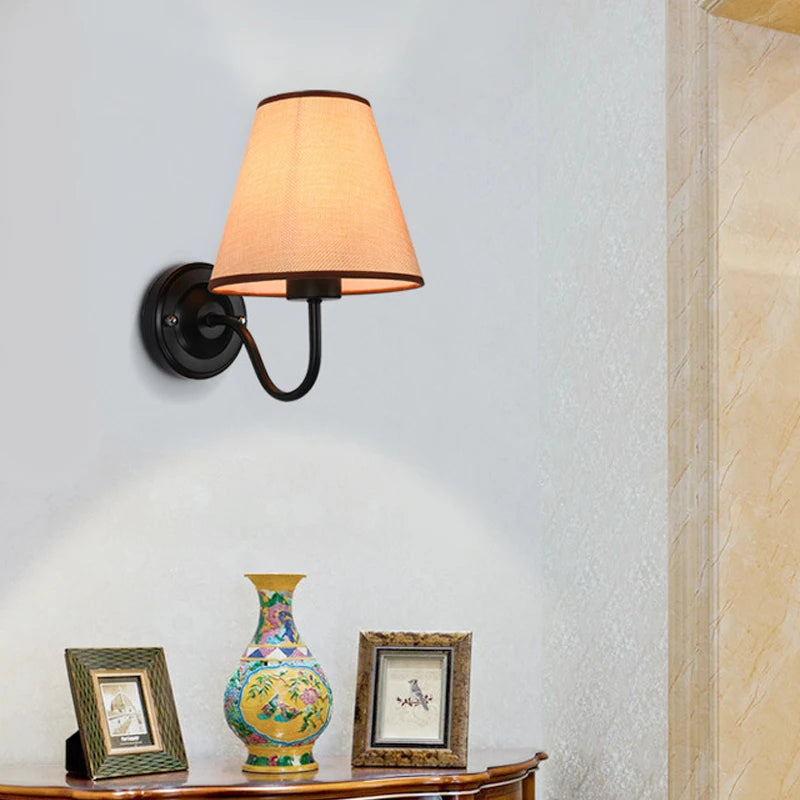 American retro fabric wall light with European LED lampshade - vue 5 sur 14