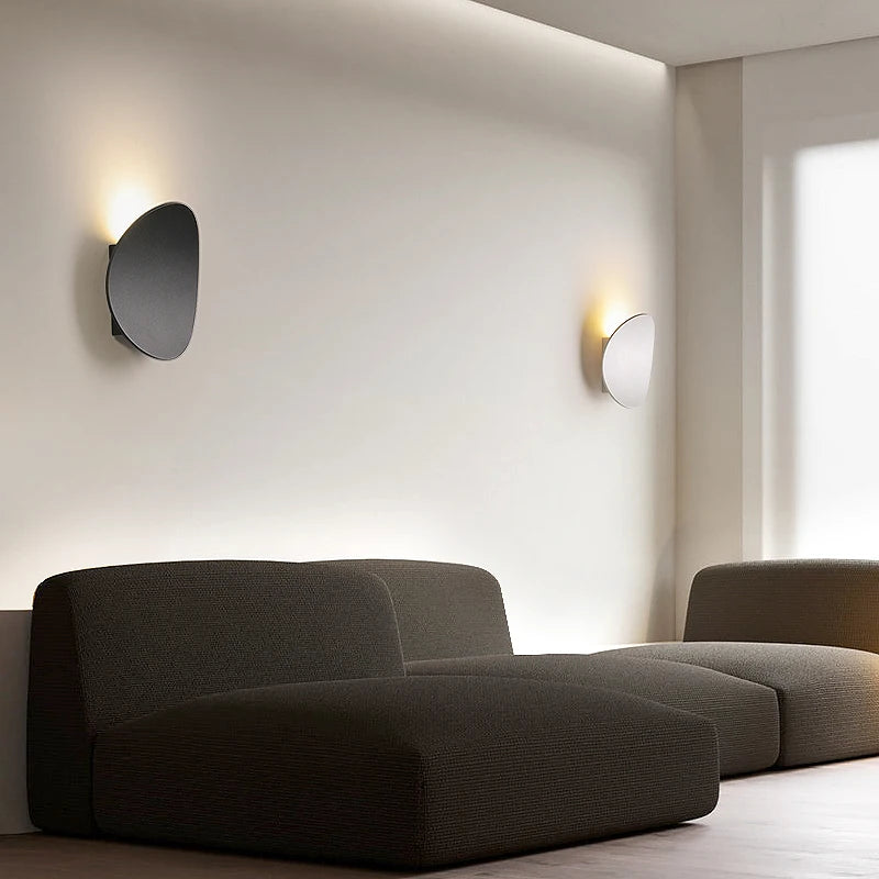 Modern nordic LED wall light ideal for hotel corridors and staircases - vue 6 sur 12