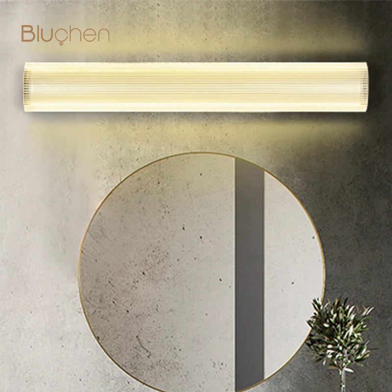 Dimmable LED wall light for adjustable lighting