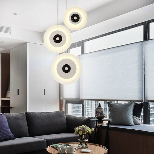 Minimalist round aluminium and glass pendant light for contemporary spaces - vue 3 sur 8