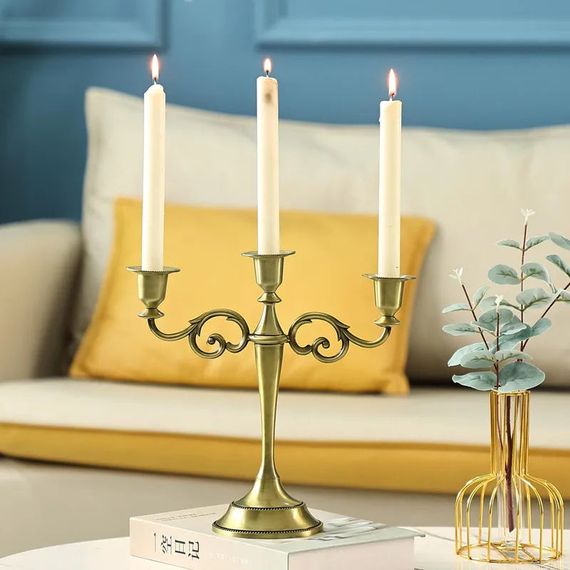 Retro metal three-arm candle holder for events and decorations - vue 6 sur 10