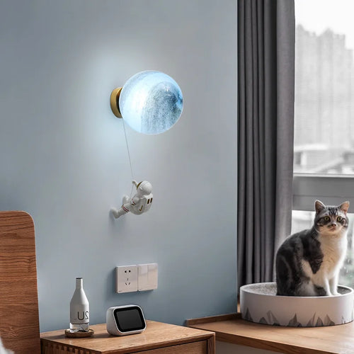 3d astronaut wall light with moon lights for children - vue 4 sur 10
