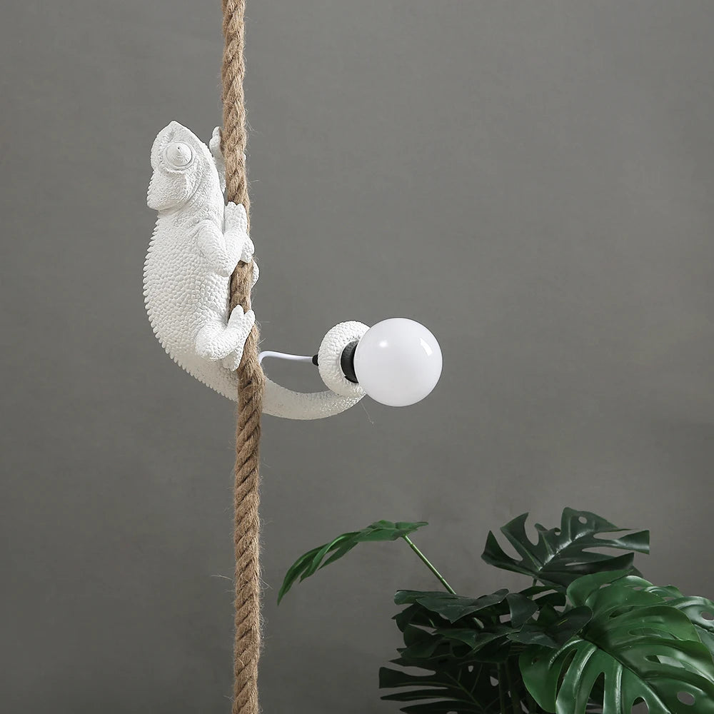 Chameleon resin pendant light for modern artistic decor - vue 3 sur 10