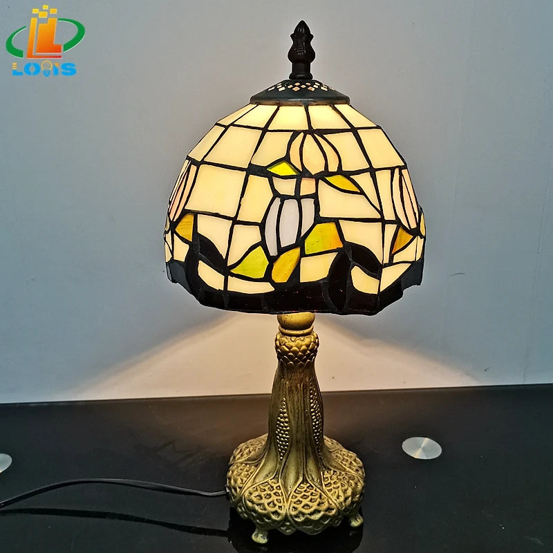 Tiffany style antique glass table lamp for interior decoration