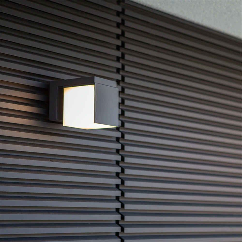 Modern waterproof LED outdoor wall light for decorative garden and pathway - vue 4 sur 11