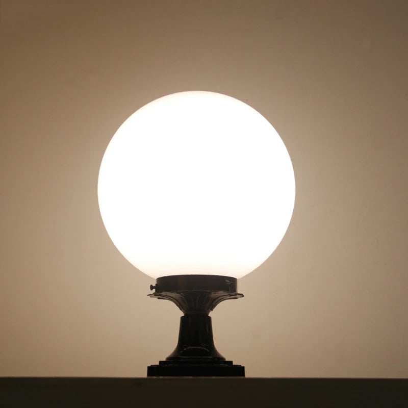 Decorative outdoor pillar ball lamp for garden lighting - vue 4 sur 9