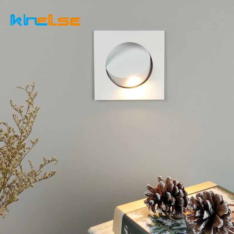 360-degree rotatable LED wall light with folding switch - vue 3 sur 16