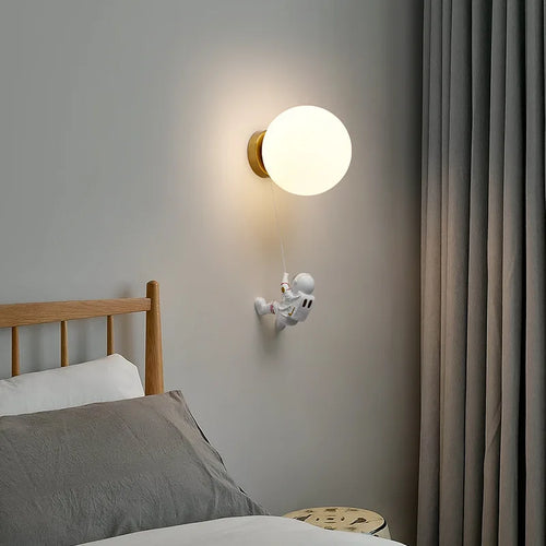 3d astronaut wall light with moon lights for children - vue 5 sur 10