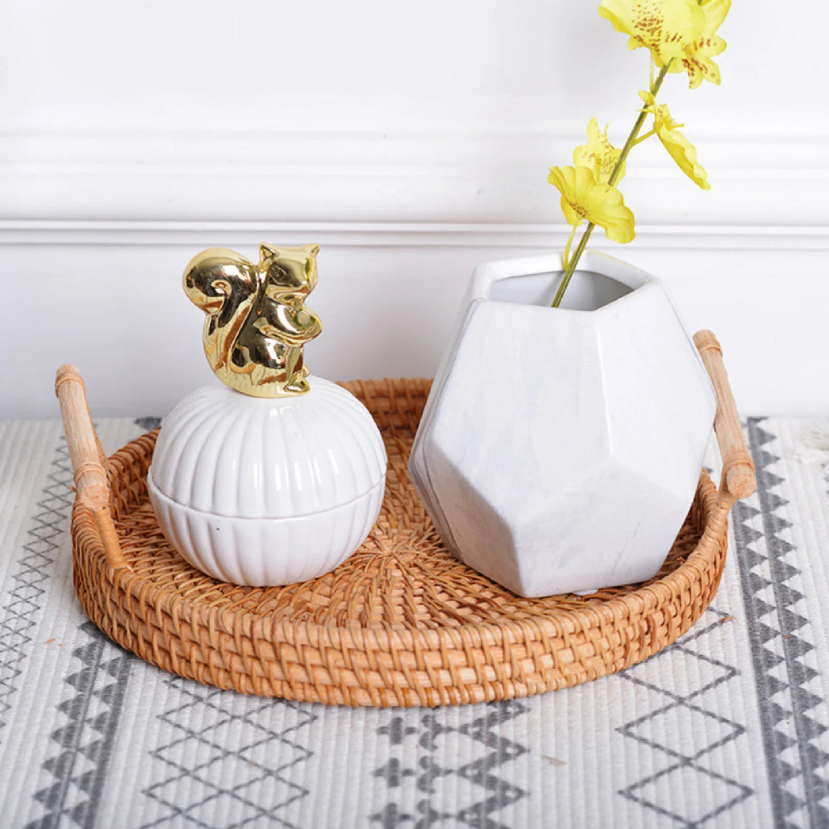 round woven rattan basket with handle for storage and display - vue 6 sur 7