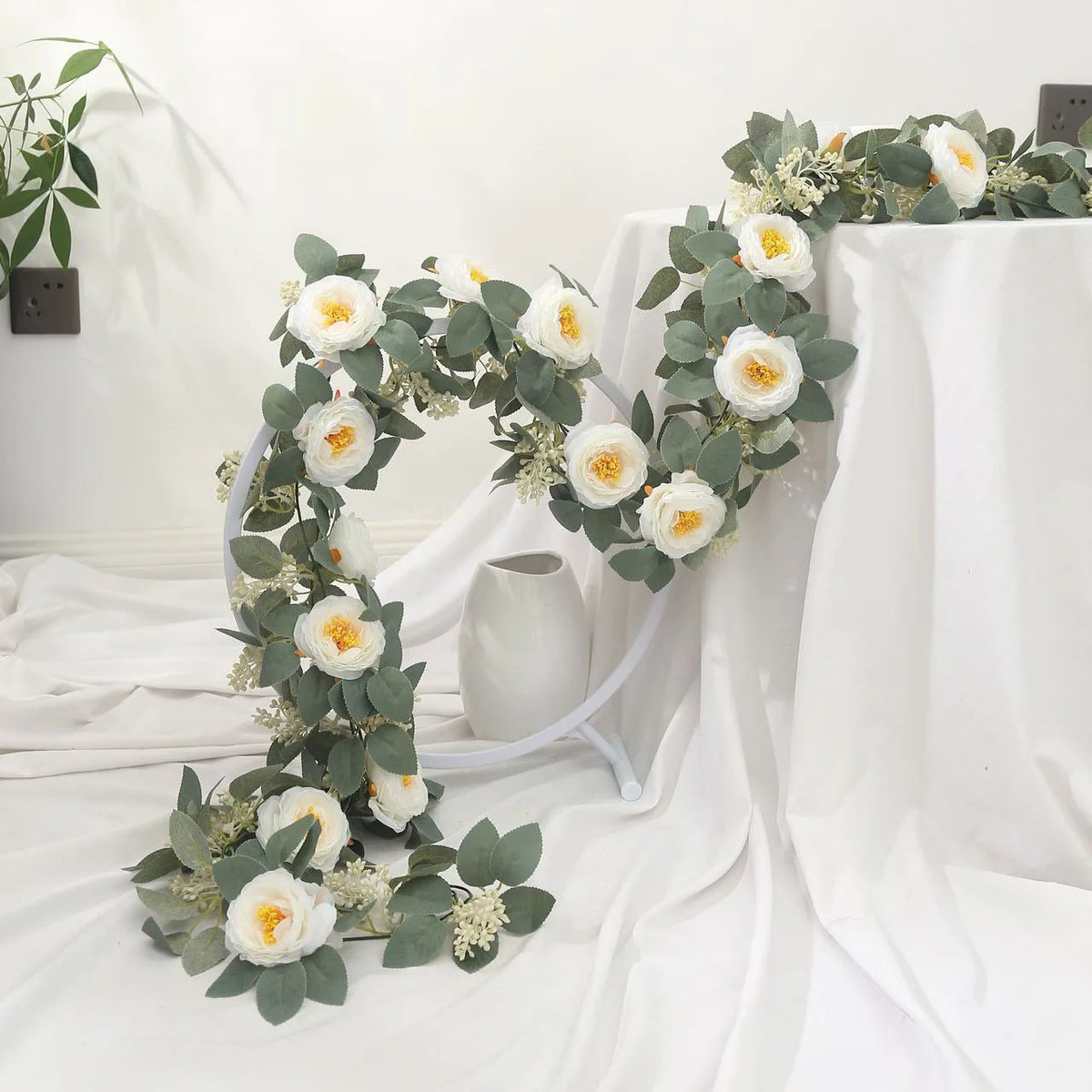 Artificial silk rose decorative vine - vue 2 sur 11