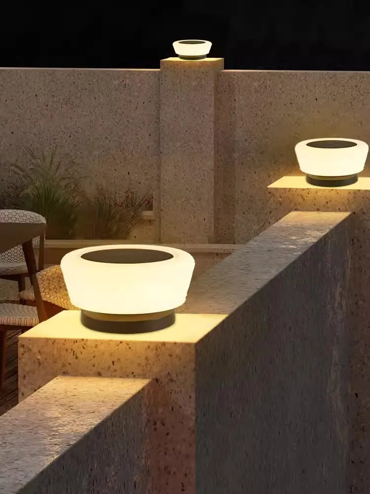 Modern solar garden lights for villa outdoor spaces - vue 4 sur 12