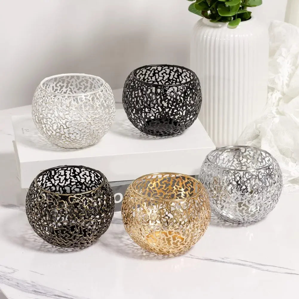 Gold metal candle holders with intricate design for elegant decor - vue 5 sur 11