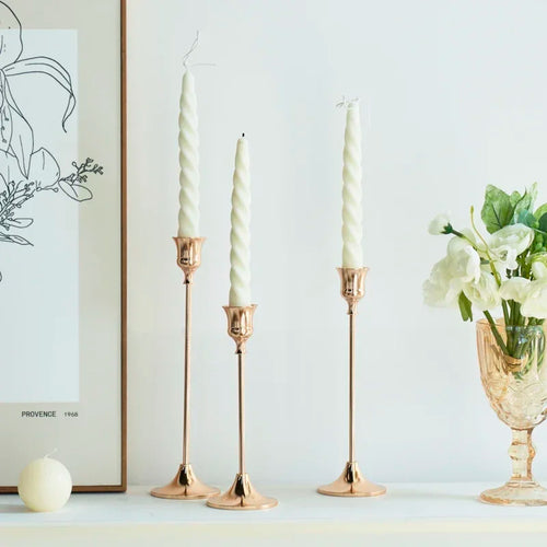 Set of three gold brass candle holders for weddings and dinners - vue 3 sur 18