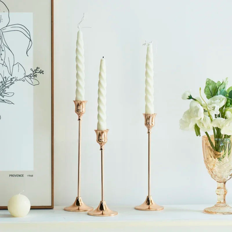 Set of three gold brass candle holders for weddings and dinners - vue 3 sur 18