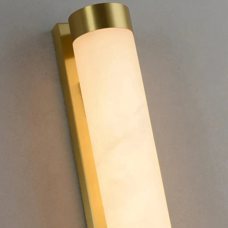 Cylindrical natural marble and gold brass wall light for hotels - vue 4 sur 6