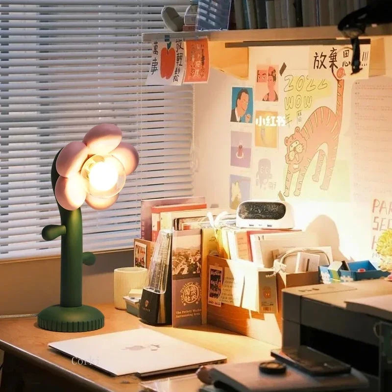 decorative pink flower resin table lamp for interiors - vue 4 sur 7