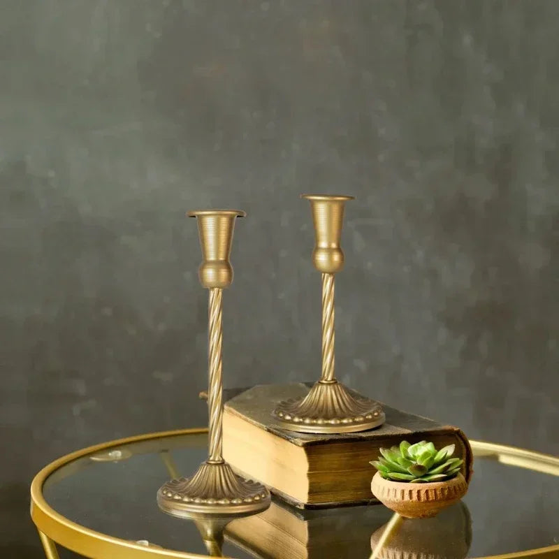 Retro gold spiral candlestick holders for romantic decorations and candlelit dinners - vue 4 sur 12