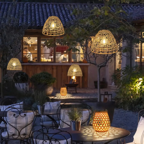Woven rattan solar pendant light for outdoor decorative use - vue 2 sur 8