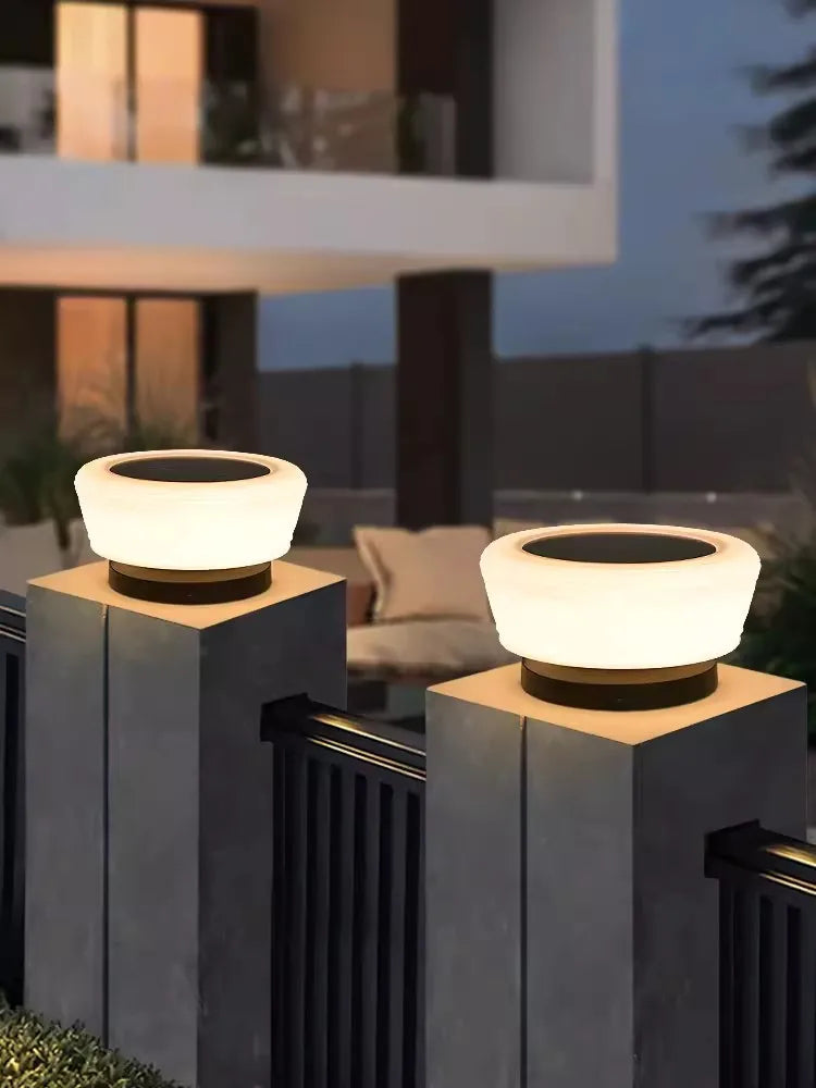 Modern solar garden lights for villa outdoor spaces - vue 2 sur 12