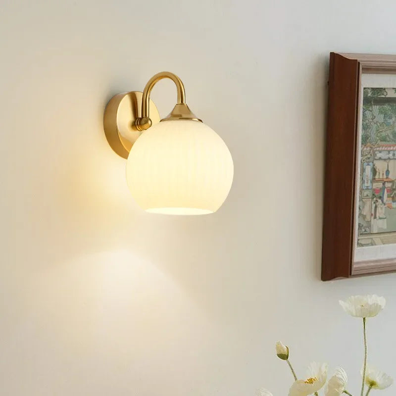Modern glass LED wall light for interiors - vue 4 sur 9