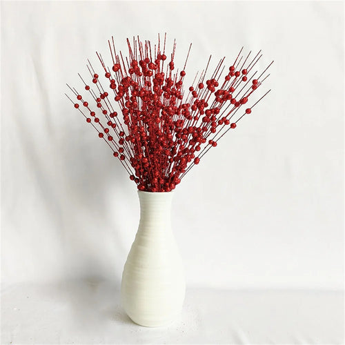 Festive New Year 2024 decoration with sparkling berries and flowers - vue 4 sur 15