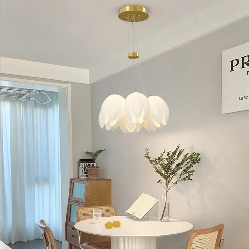 Modern indoor LED pendant light for elegant decor - vue 4 sur 8