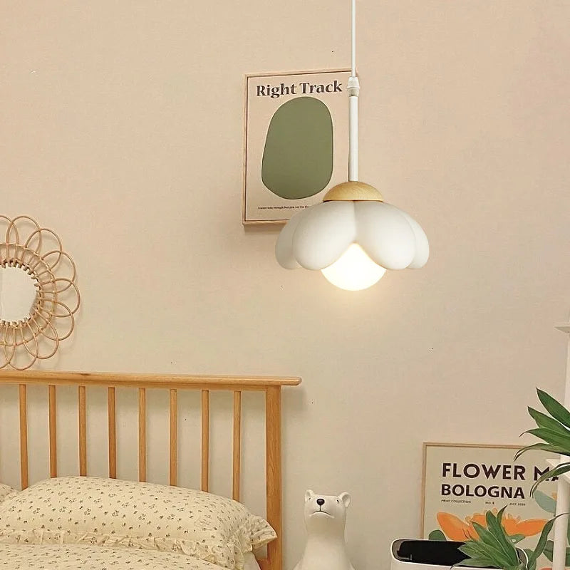 Romantic flower pendant light for children's interior decor - vue 4 sur 10
