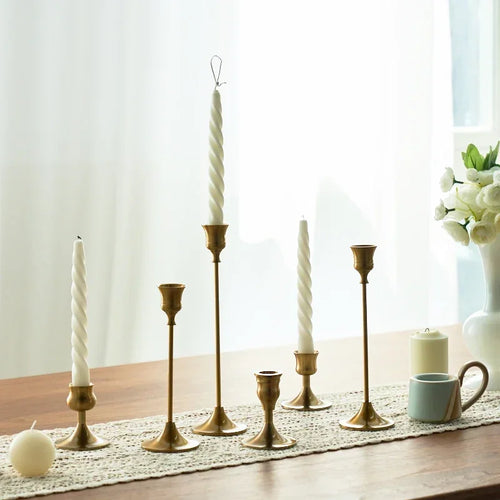 Set of three gold brass candle holders for weddings and dinners - vue 4 sur 18