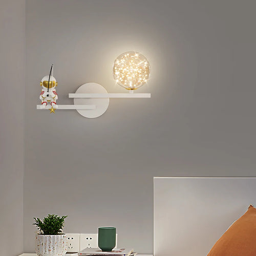 Astronaut moon planet LED wall light nordic style 2022 - vue 2 sur 18