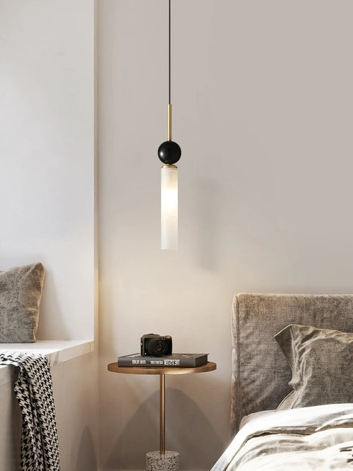Modern minimalist pendant light for an elegant and contemporary interior - vue 4 sur 10
