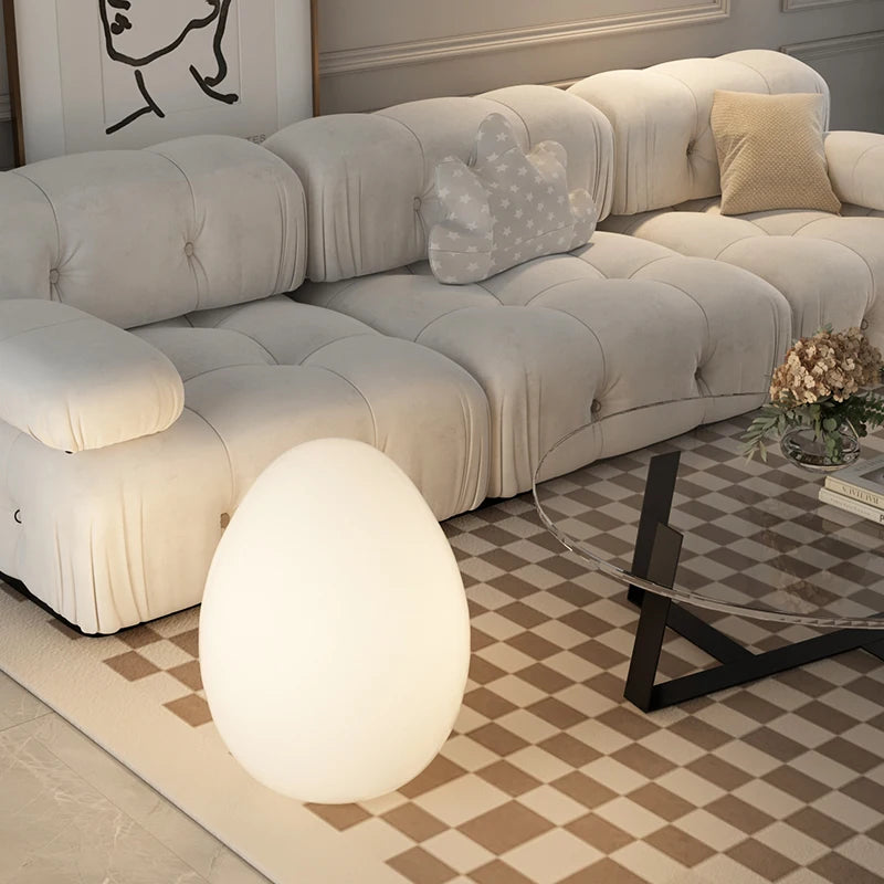 Vintage inspired egg-shaped decorative table lamp