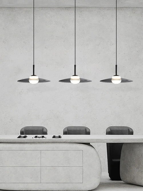 Minimalist glass pendant light for cafés, bars and restaurants - vue 5 sur 9