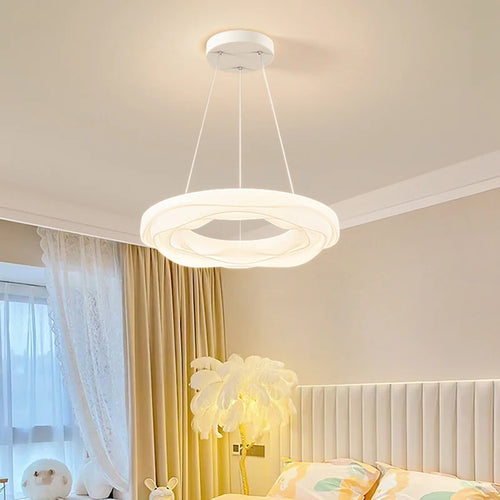 Romantic crown chandelier for little girl's bedroom - vue 4 sur 16