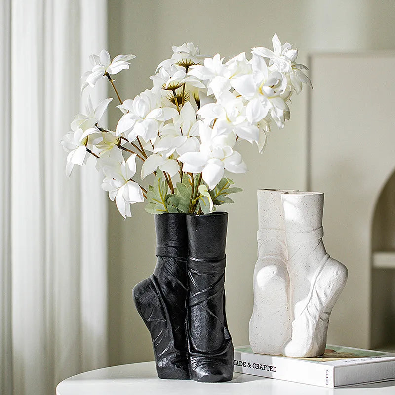 modern minimalist ceramic vase for decorative flowers