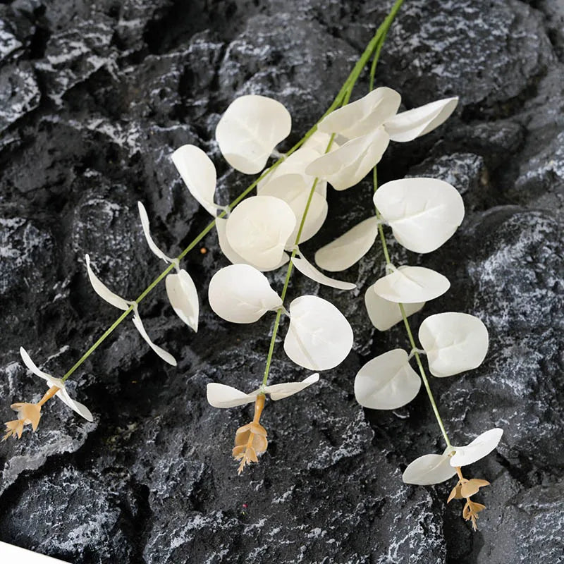 Artificial eucalyptus leaves and flowers for decorations and floral arrangements - vue 3 sur 7
