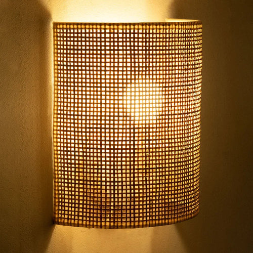 Southeast Asian style rattan wall light with minimalist switch - vue 3 sur 10