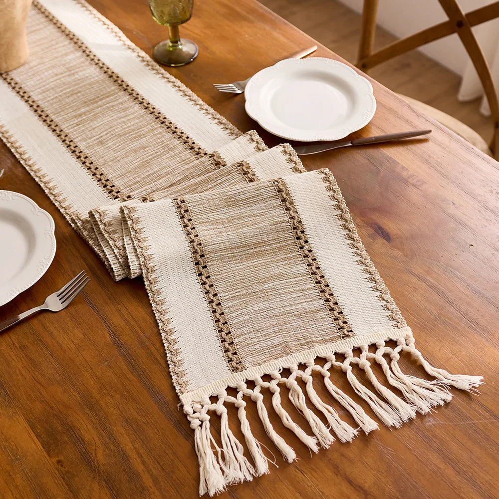 Boho khaki macramé table runner with tassels - vue 3 sur 7