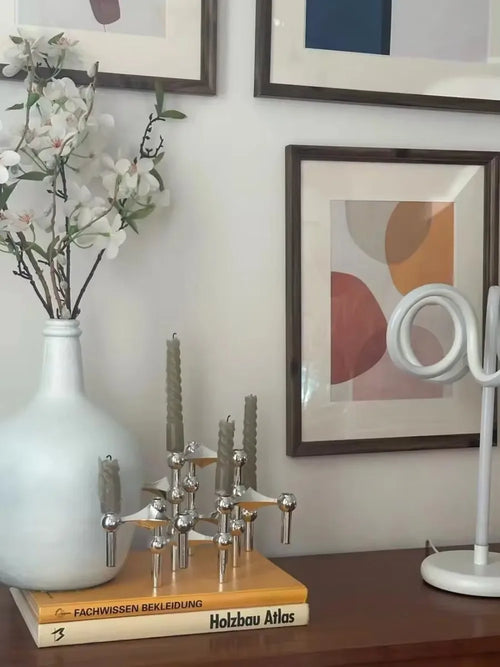 Metal candle holder with molecular design for modern decor - vue 2 sur 12