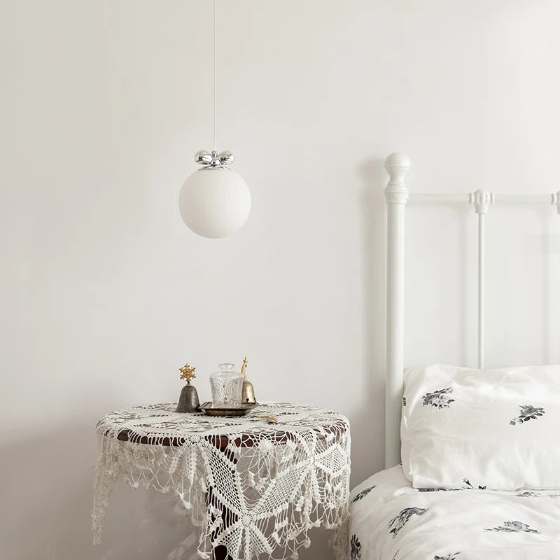 Milky white glass pendant light with bowtie Bauhaus LED - vue 3 sur 7