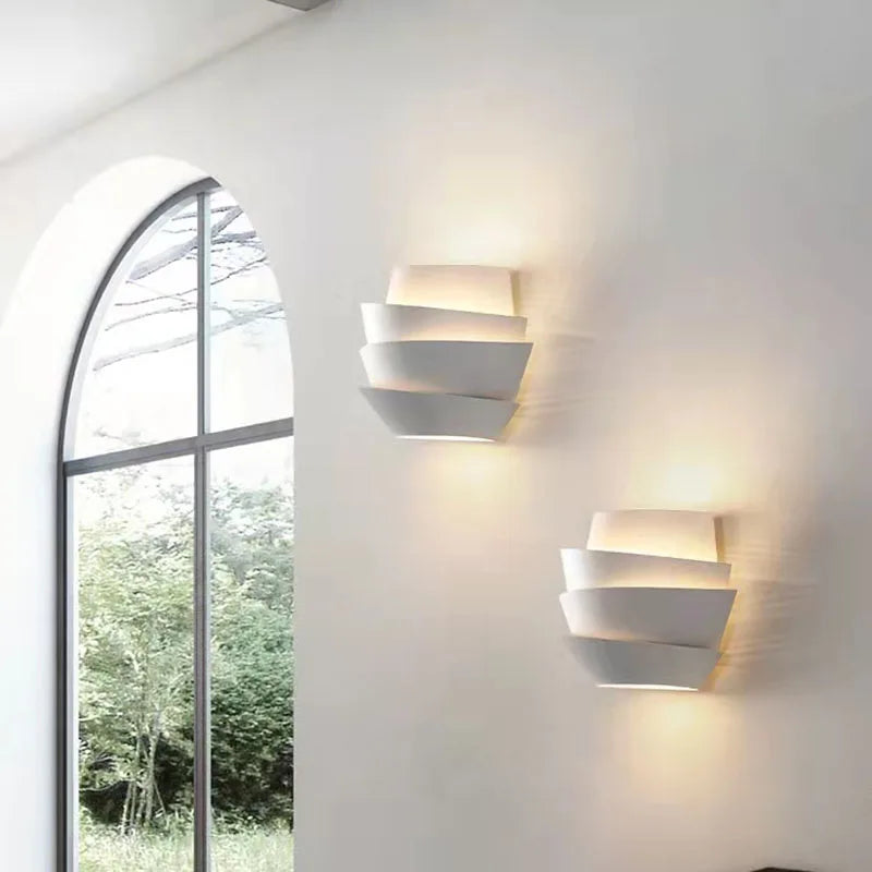 Metal wall light for artistic ambience decor