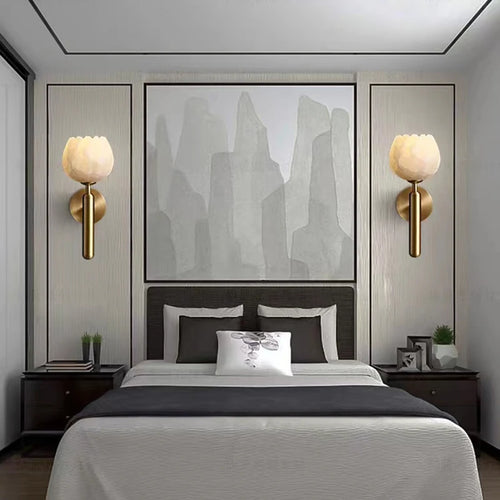 Art deco natural marble flower wall lamp with brass finish - vue 3 sur 8