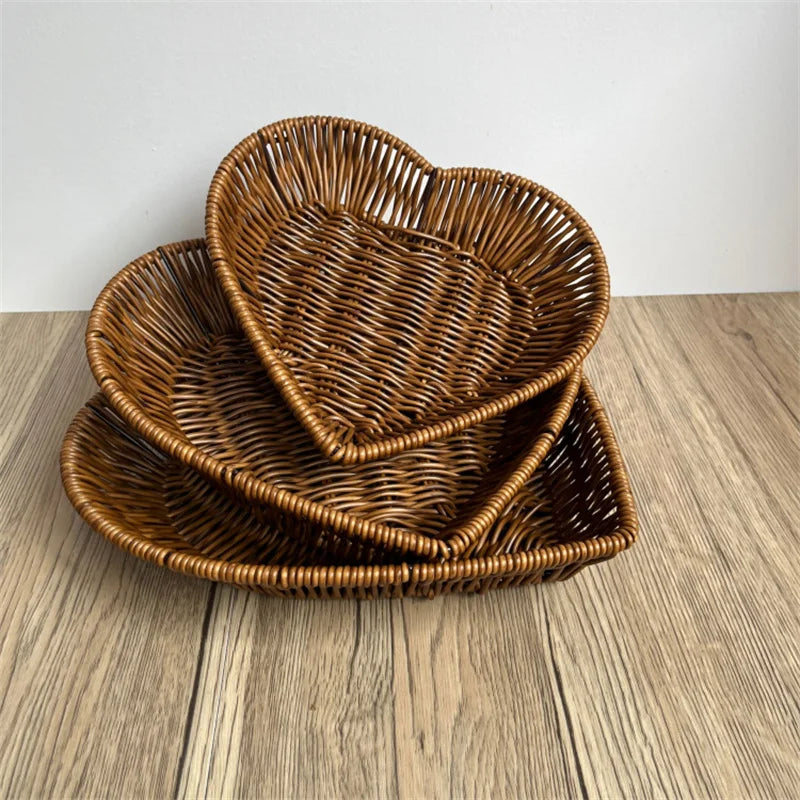 Woven rattan-style basket for fruit and decorative storage