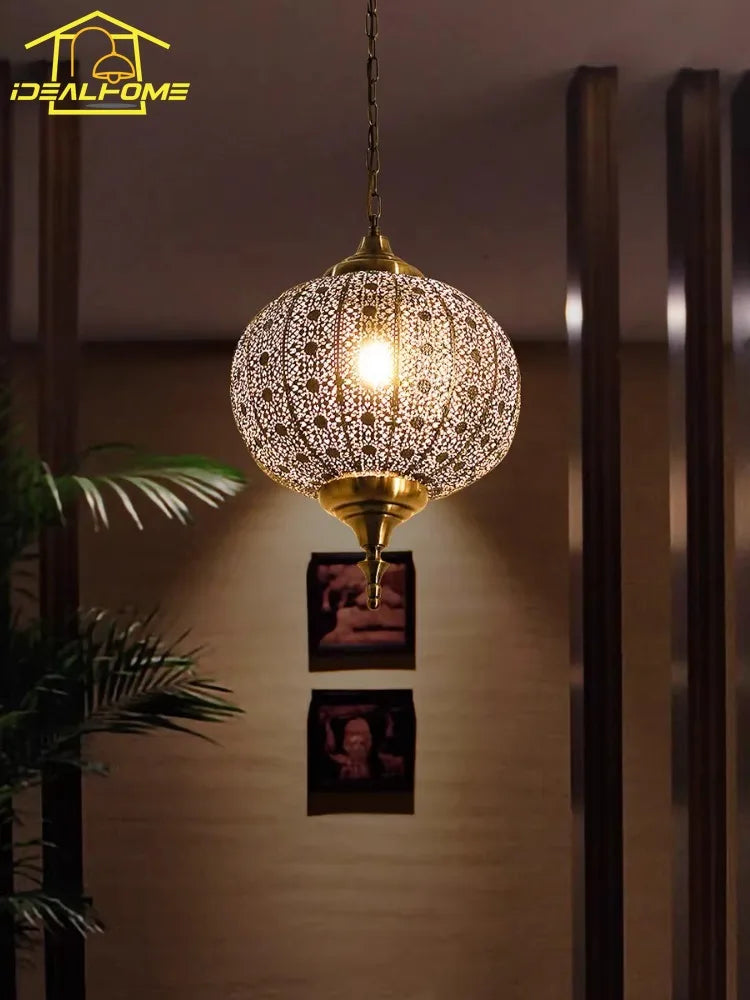 Vintage iron pendant light with Thai design for an elegant interior - vue 3 sur 6