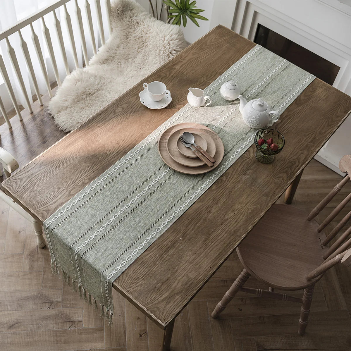 Embroidered bohemian table runner with woven tassels - vue 3 sur 7