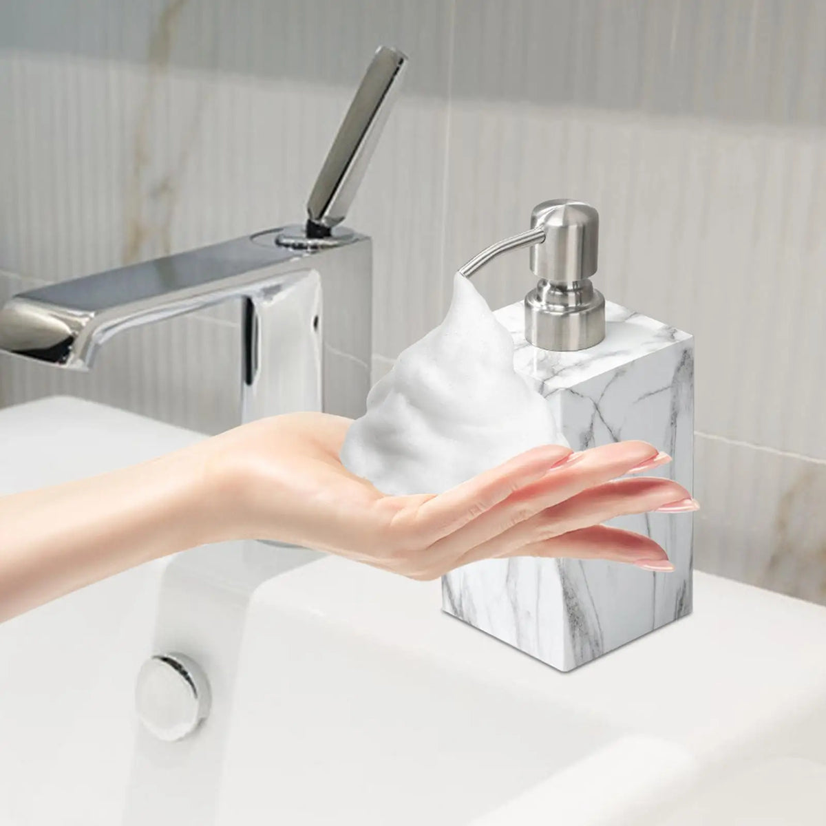 durable resin lotion dispenser for bathroom - vue 3 sur 6