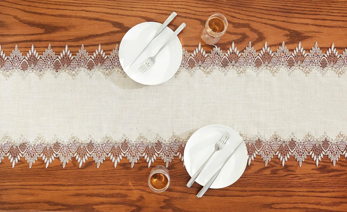 Elegant classic lace style embroidered linen table runner - vue 5 sur 7