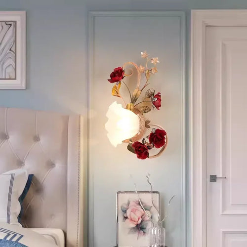 Romantic retro wall light with warm flowers and plants - vue 4 sur 11