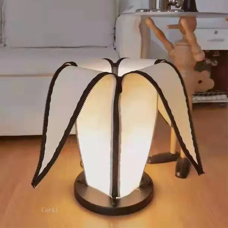 tulip desk lamp Bauhaus style design elegant atmosphere - vue 4 sur 7